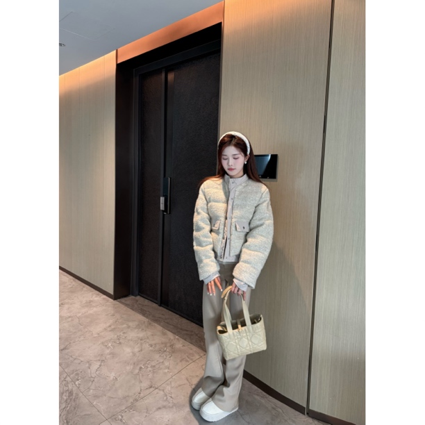 【SALE服饰】冬季韩版气质高级感时尚小香风短款保暖女羽绒服