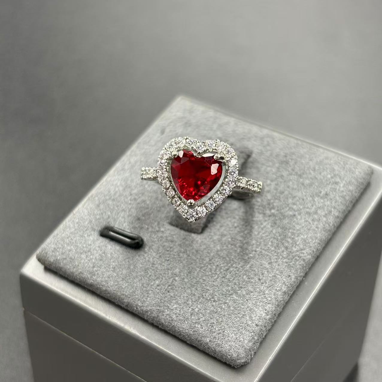 c1314-设计款精选级红爱心戒指-ll-赠礼盒