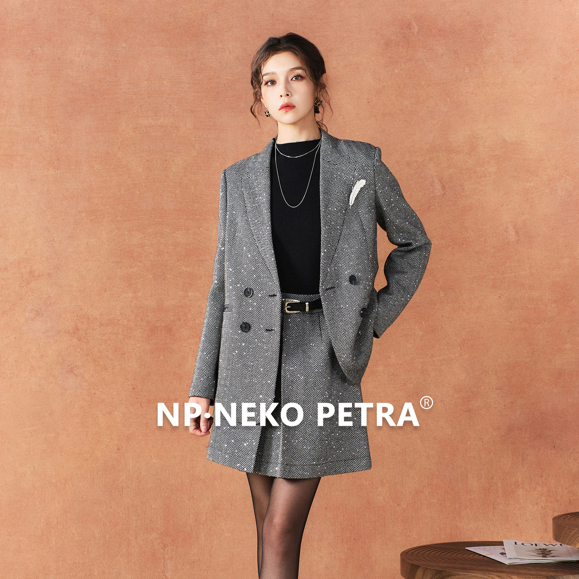 NP·Neko Petra人字纹亮片羊毛灰色西装时尚套装女秋冬短裙两件套
