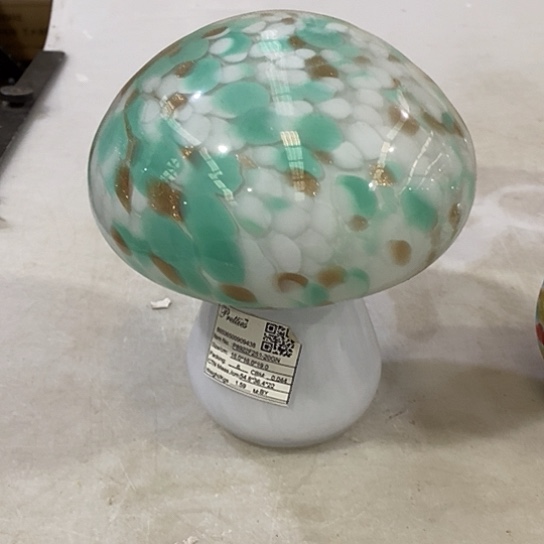 琉璃花瓶高18厘米宽18厘米