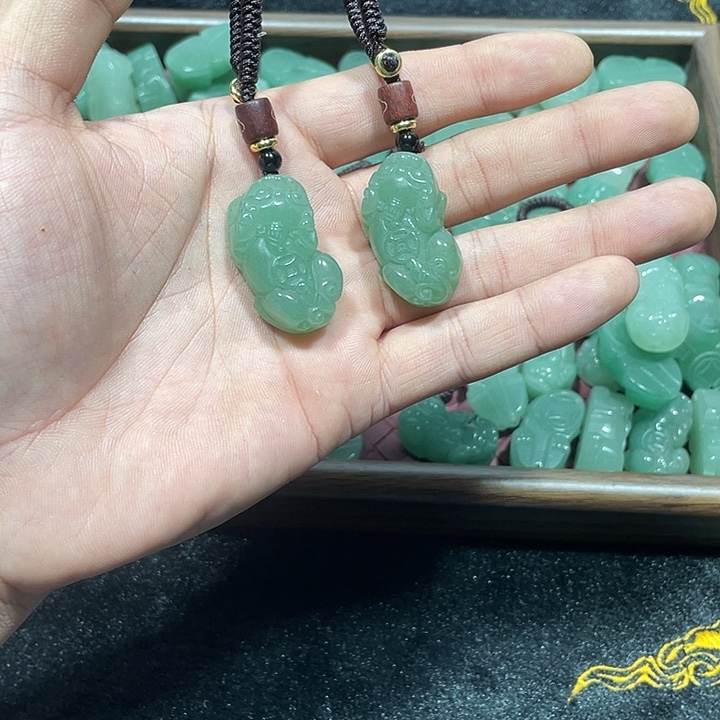 黑曜岩合金颈饰东陵玉