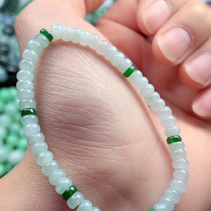 翡翠颈饰未镶嵌手串