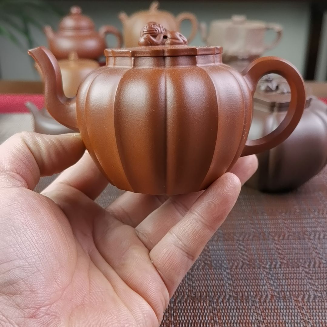 紫砂茶壶朱泥筋纹狮球260CC