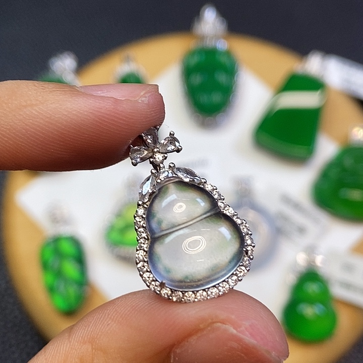 玛瑙/玉髓银S925镶嵌颈饰葫芦