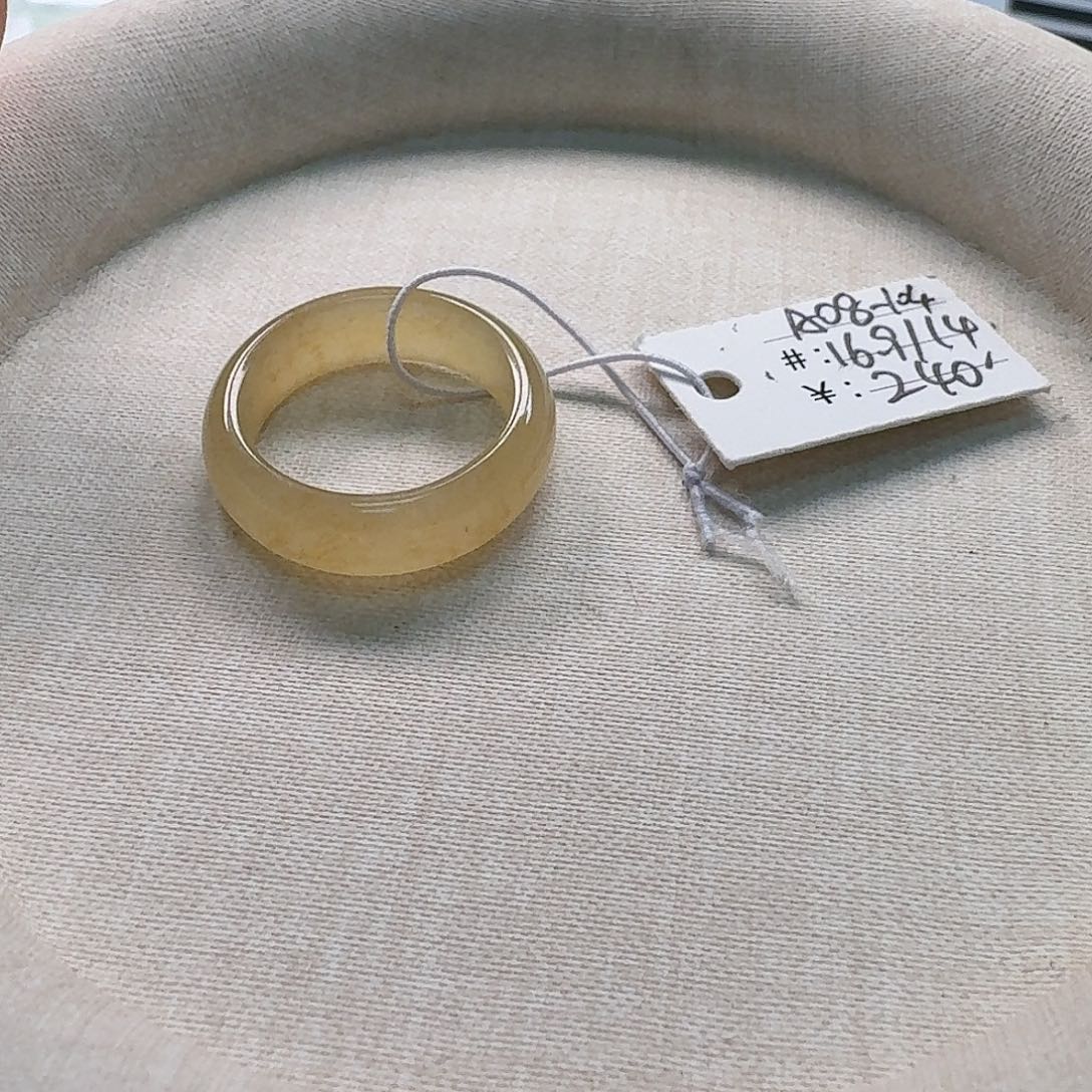 未镶嵌戒指和田玉