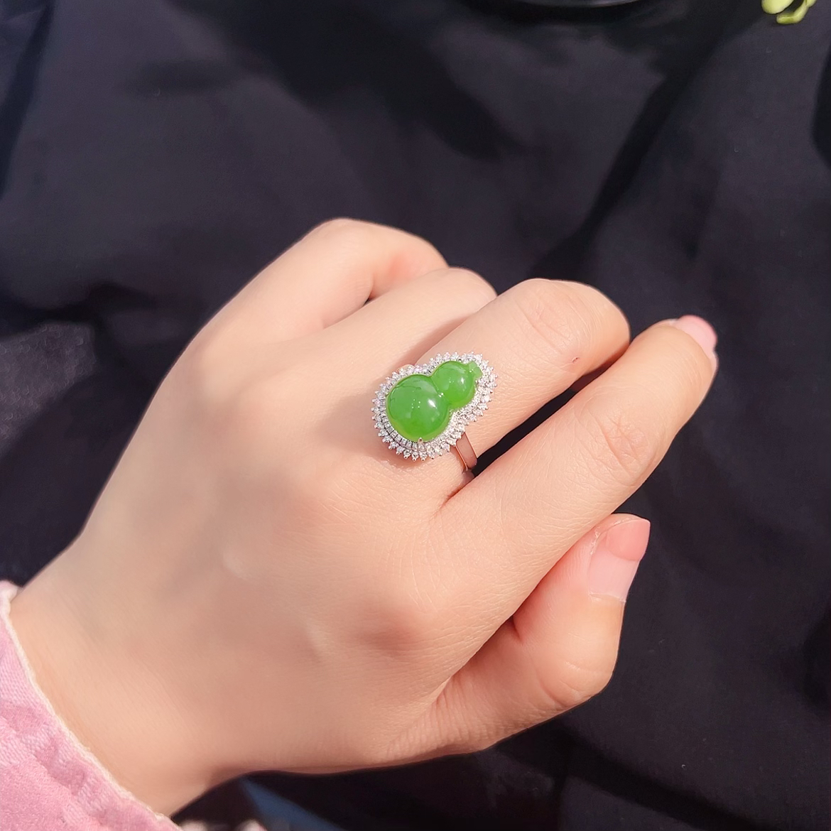 精品18K金和田玉碧玉苹果绿葫芦戒指色正冰底老坑料