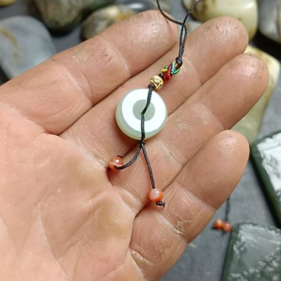 和田玉未镶嵌车挂