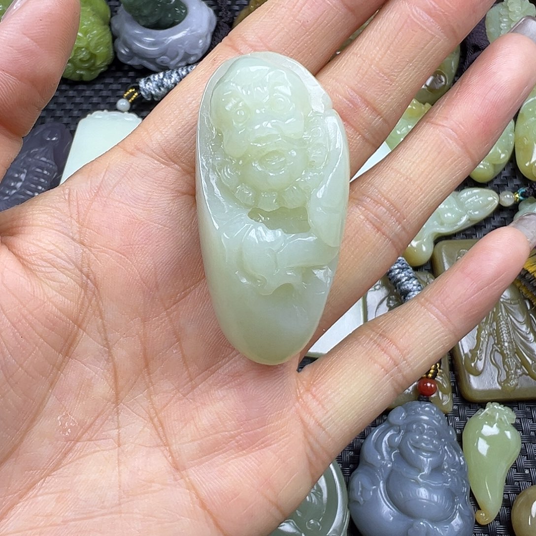 和田玉未镶嵌吊坠(不含链)买断价，不退不换，卡51.9