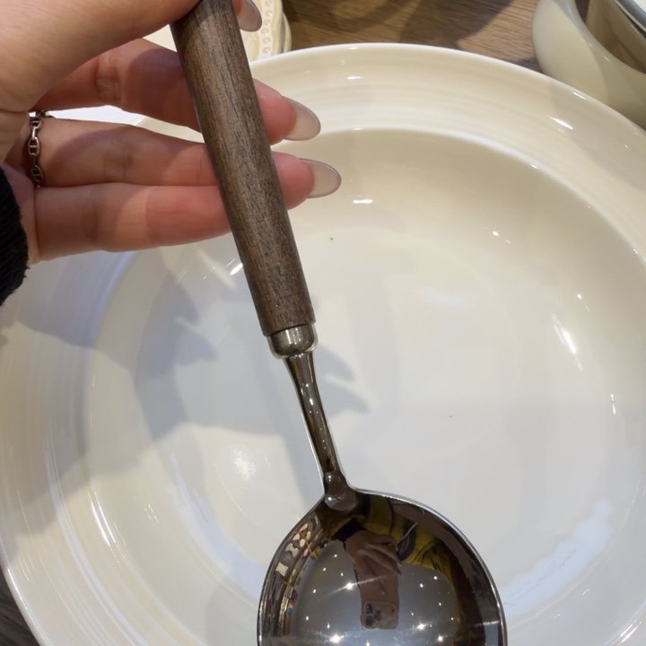 九****胡桃木亮面勺子一个