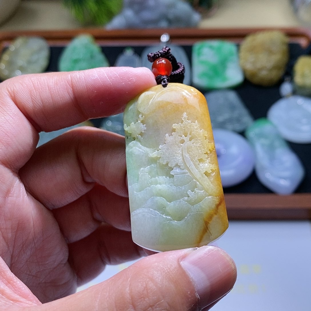 【闪购商品】翡翠颈饰未镶嵌山水