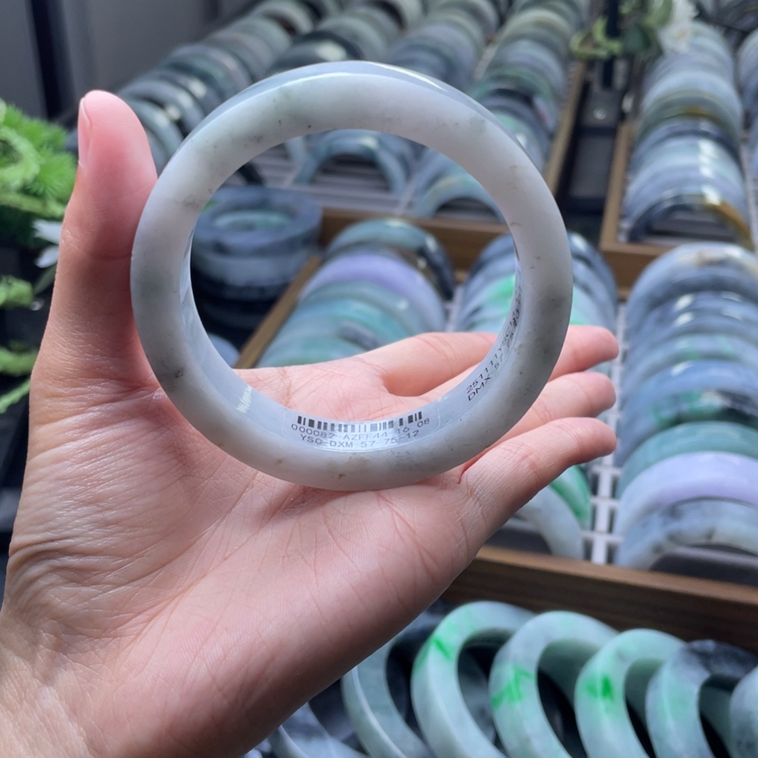 定制翡翠未镶嵌翡翠手镯