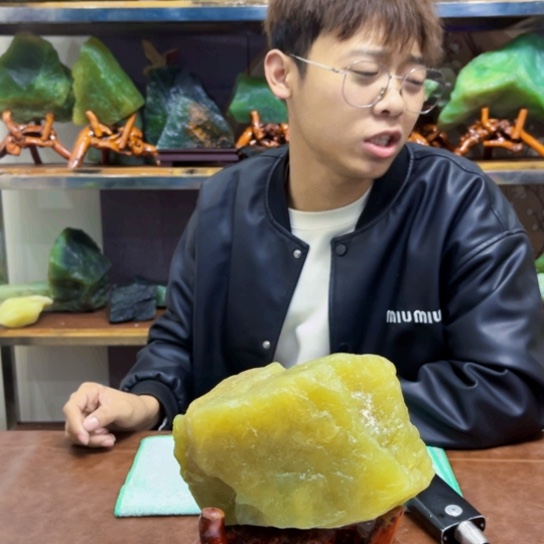 未镶嵌蛇纹石玉原石