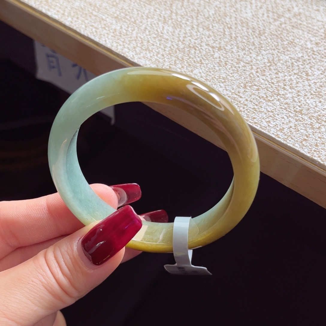 翡翠手镯未镶嵌手镯