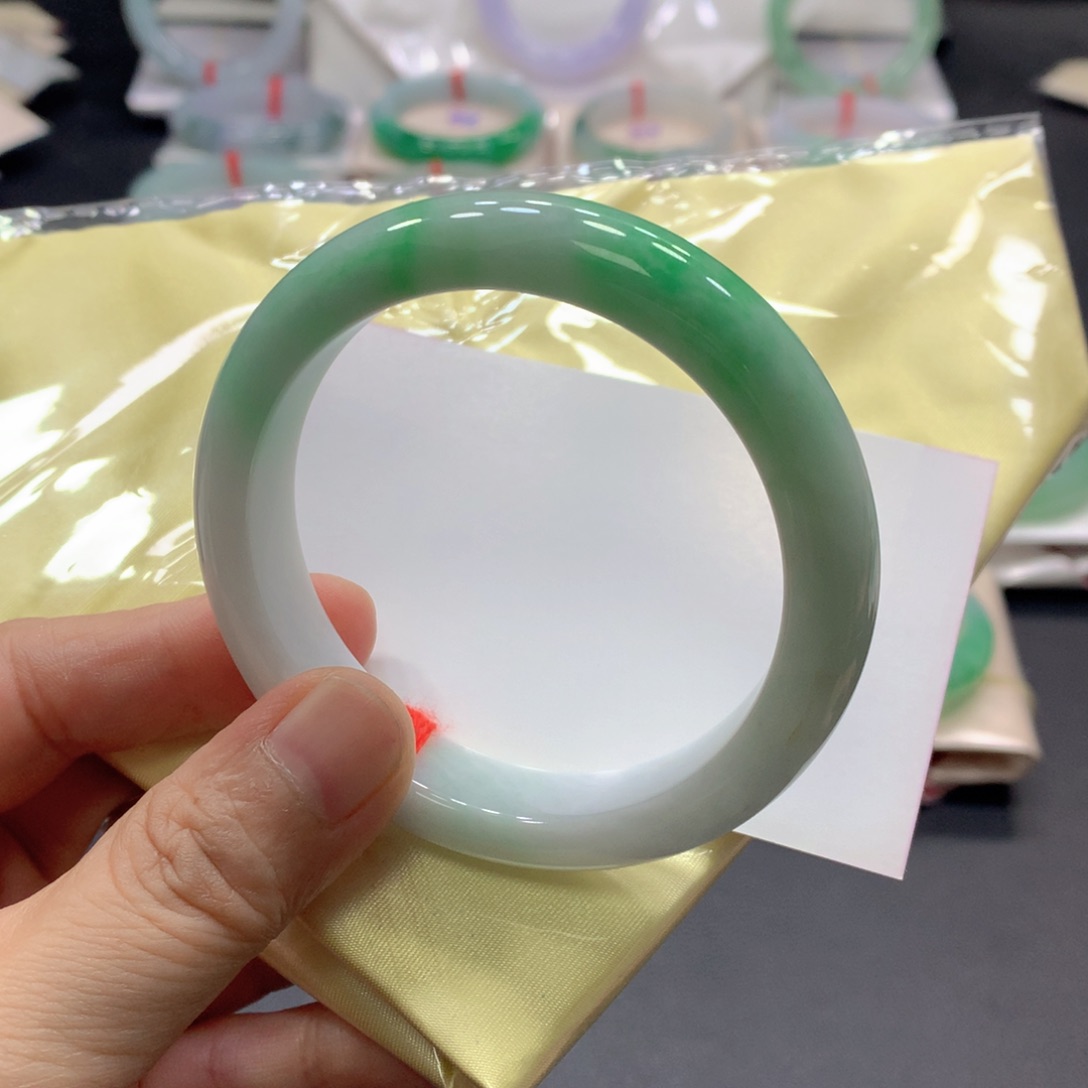 翡翠未镶嵌手镯56圈口