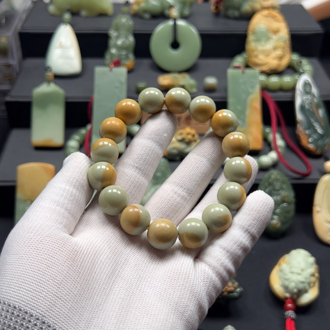 岫岩河磨玉（透闪石质玉）颈饰未镶嵌春**哥