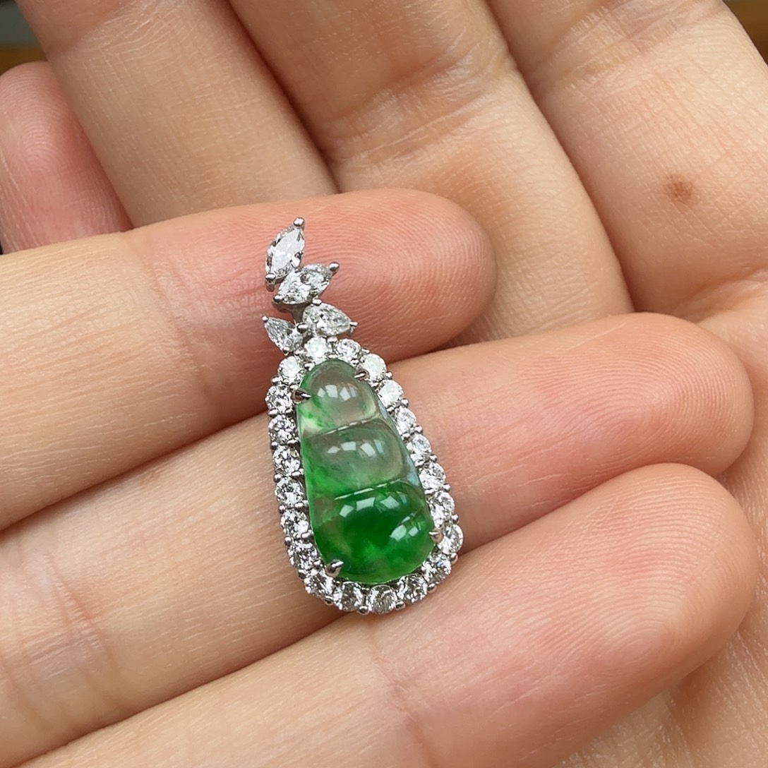 翡翠18K金镶嵌颈饰