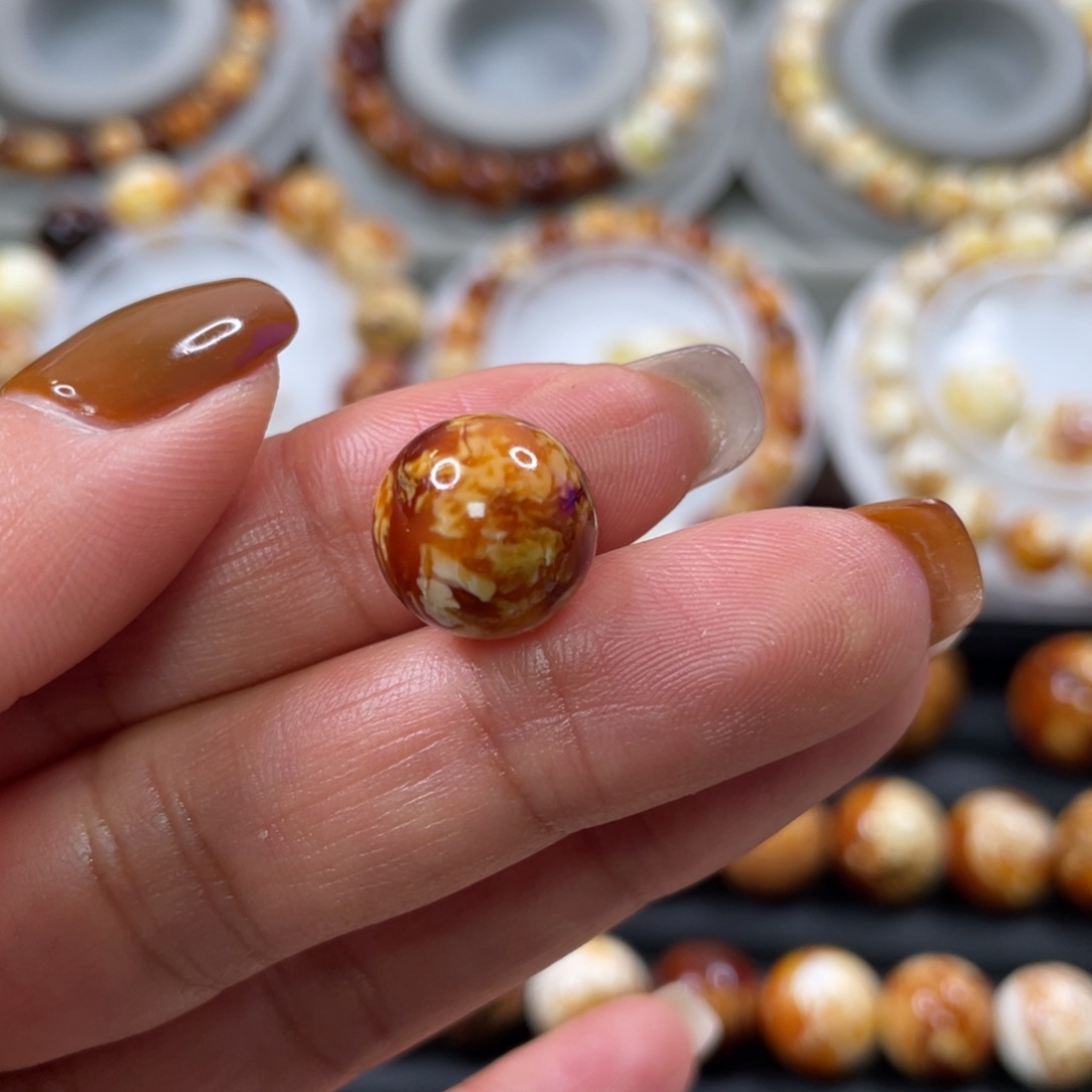 琥珀裸石未镶嵌舒*蜜蜡