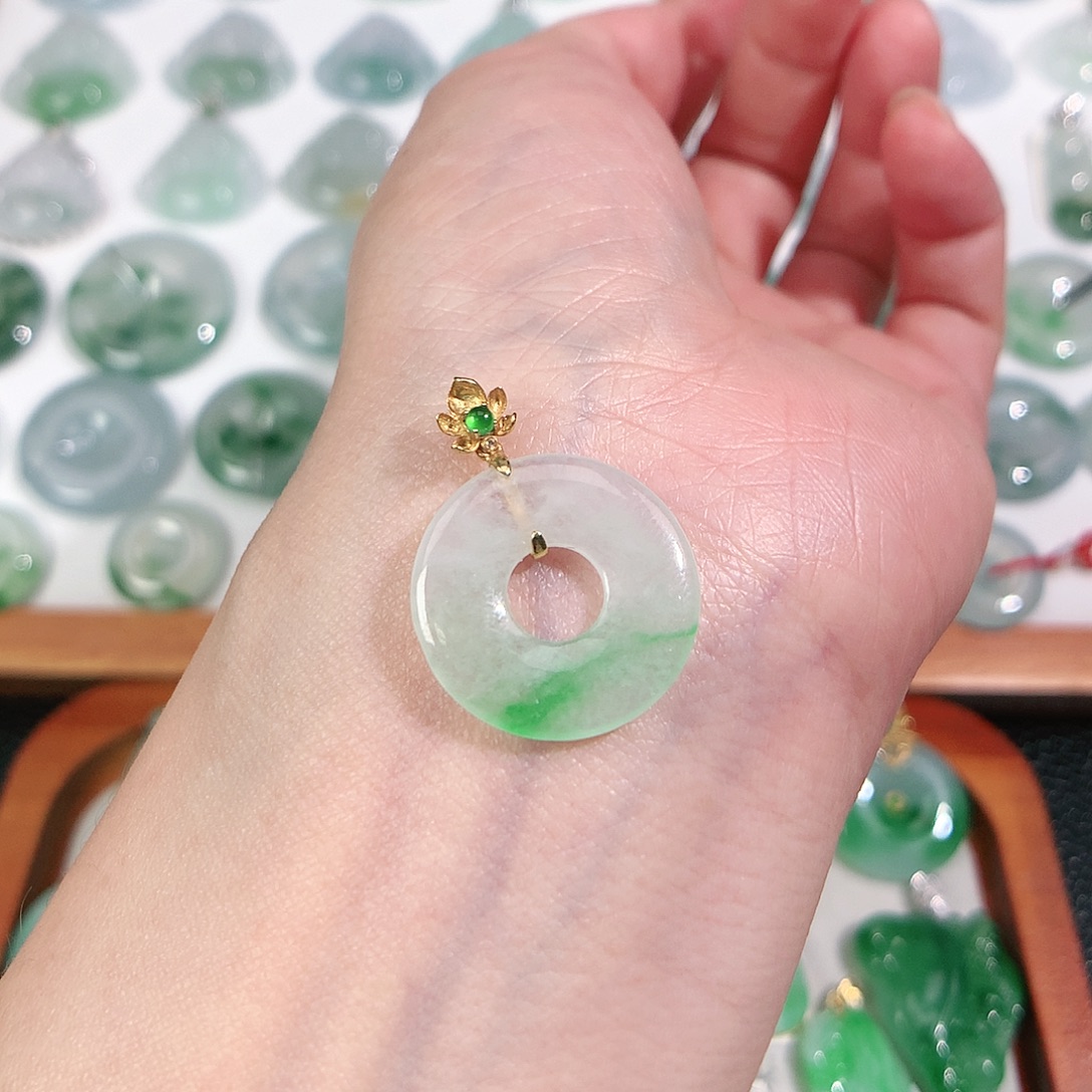 翡翠未镶嵌颈饰吊坠