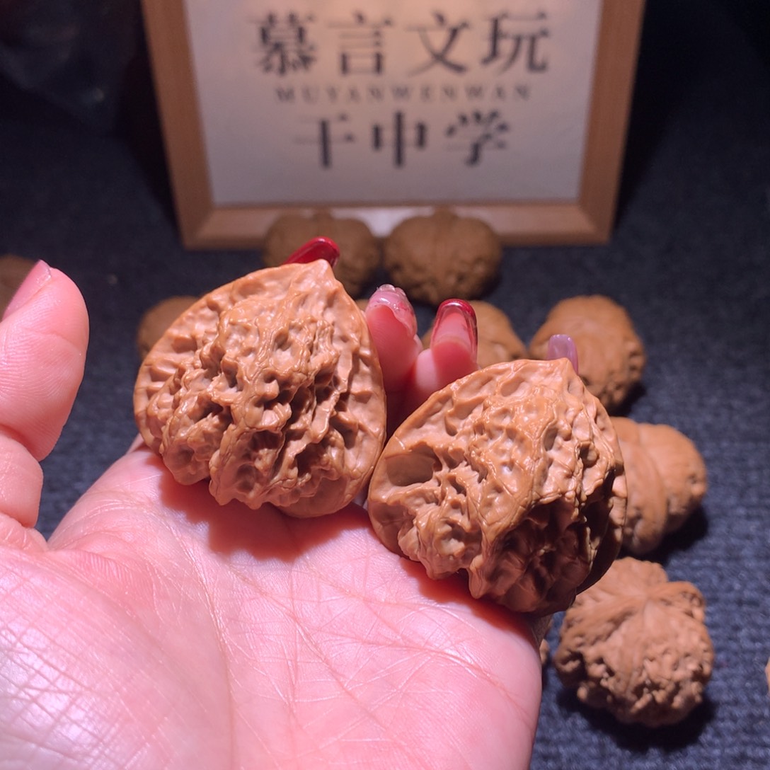 文玩核桃把件梨木台42