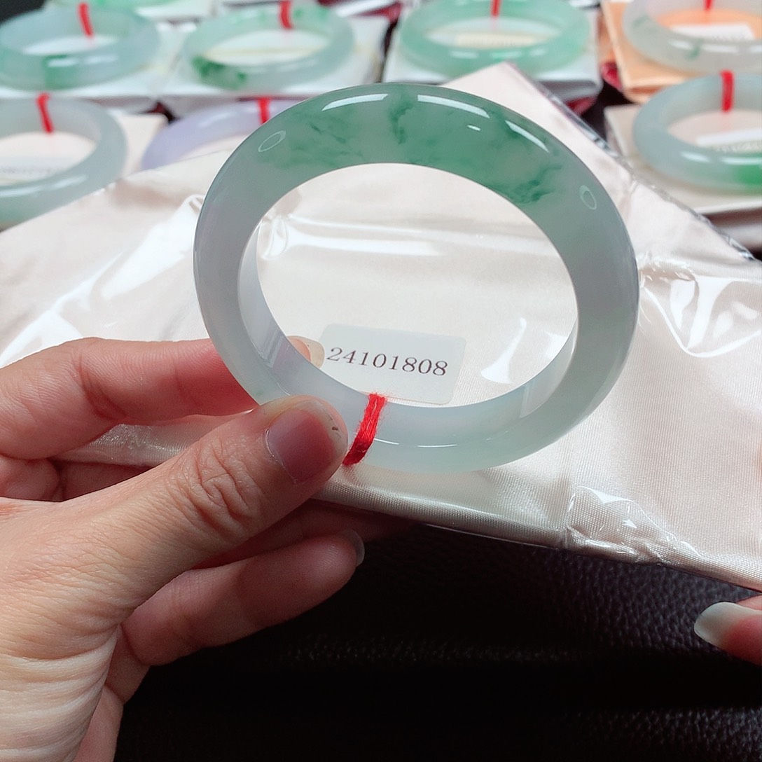 翡翠手镯未镶嵌天然A货翡翠手镯  有纹