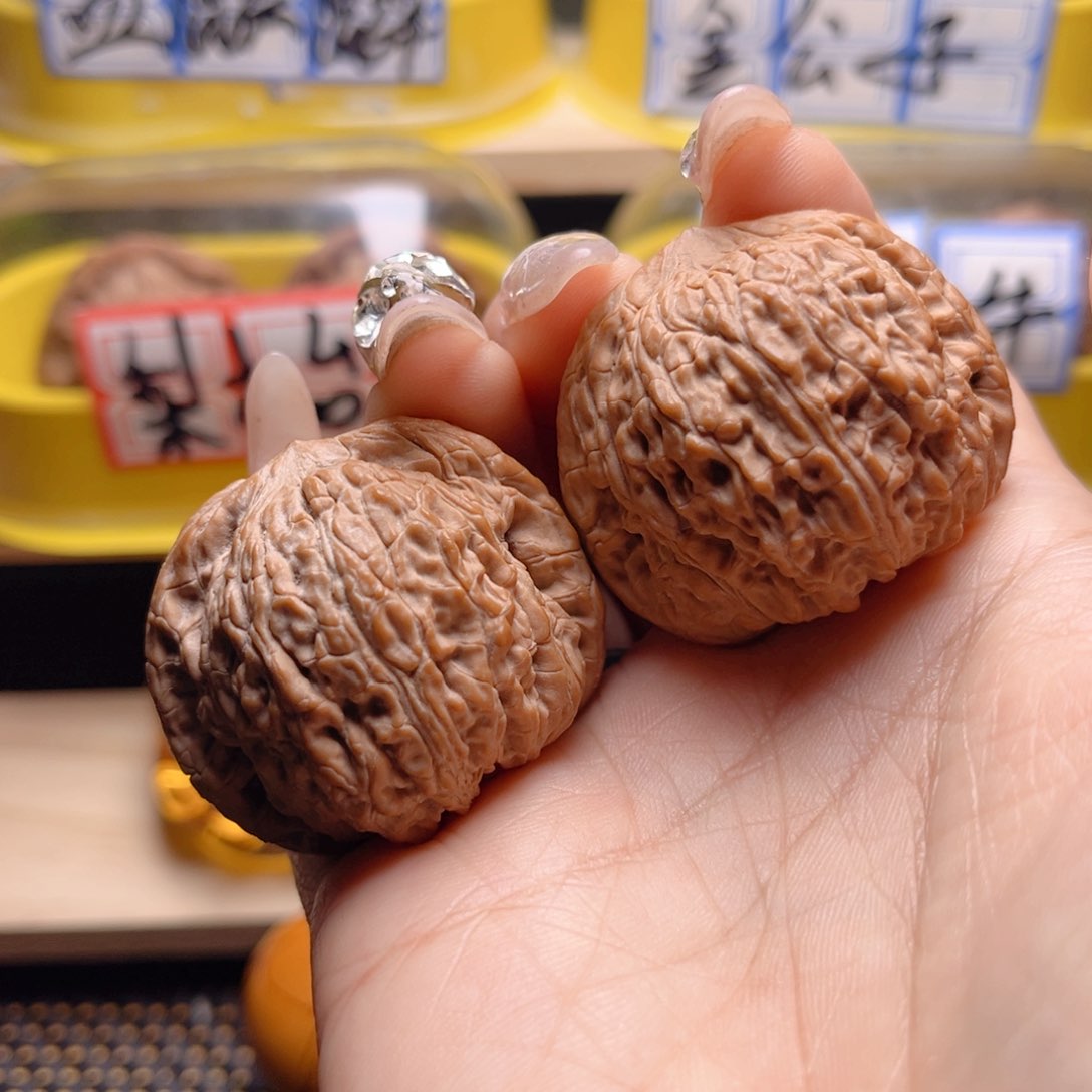 文玩核桃把件泥鳅背