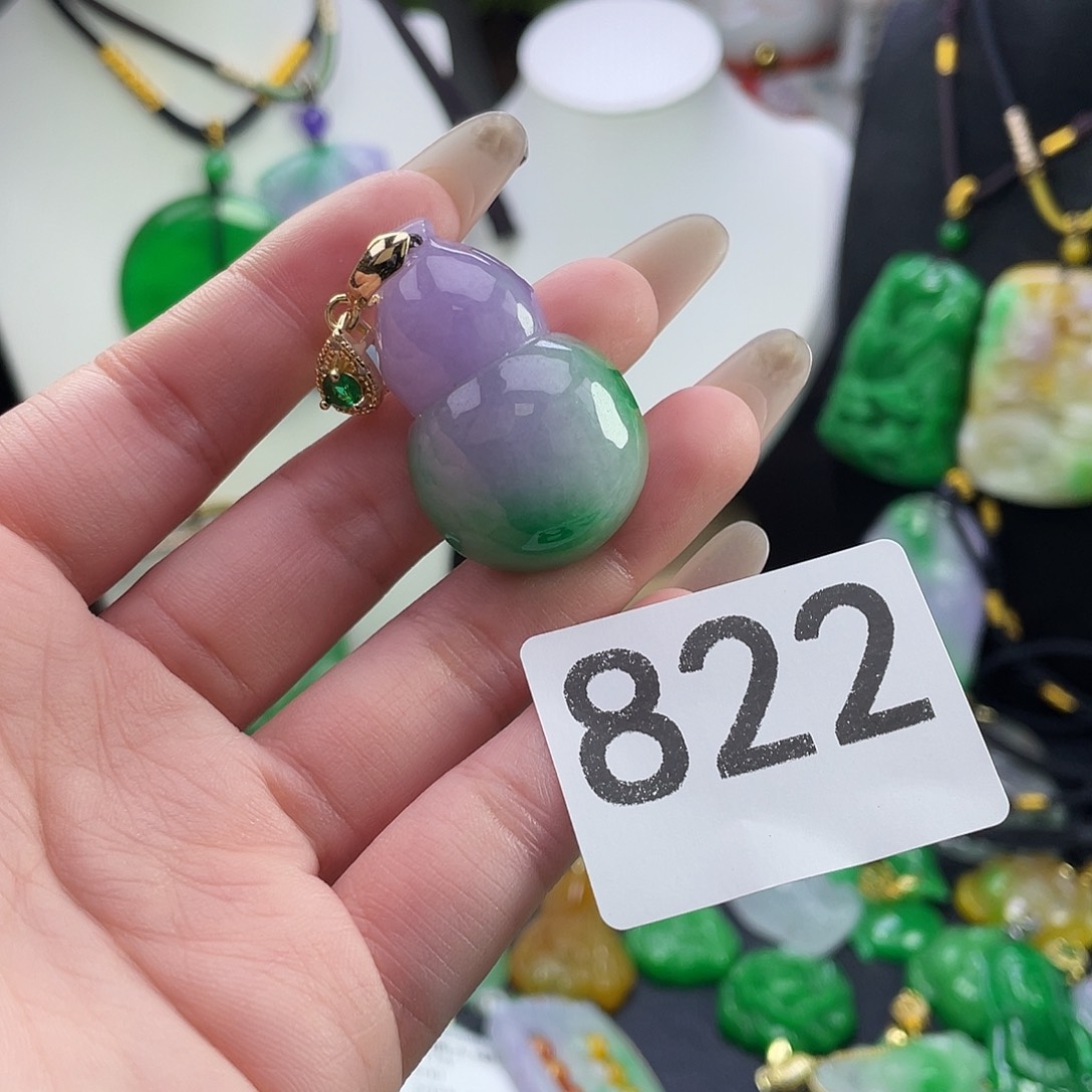 翡翠未镶嵌吊坠(赠链)