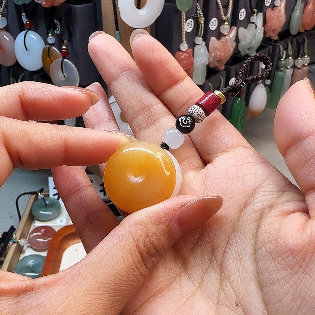 石英质玉未镶嵌颈饰