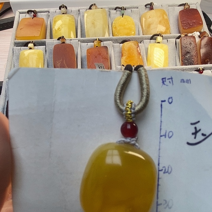 琥珀未镶嵌珠宝奇石