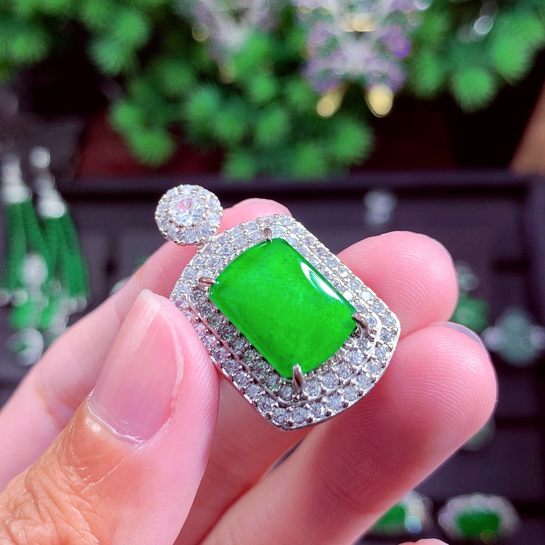 颈饰未镶嵌翡翠天然