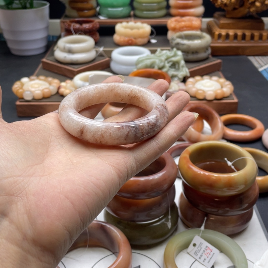 阳***鱼石英岩玉未镶嵌手镯