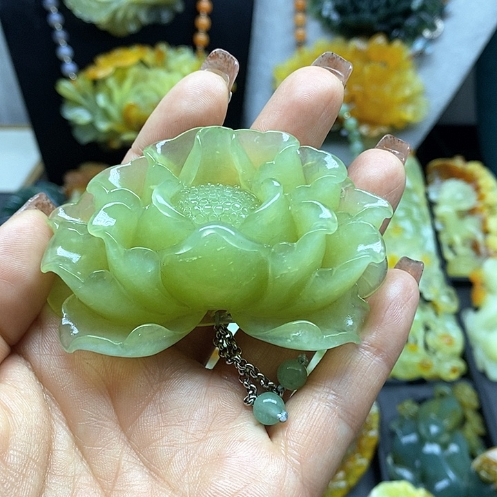 蛇纹石玉挂件未镶嵌