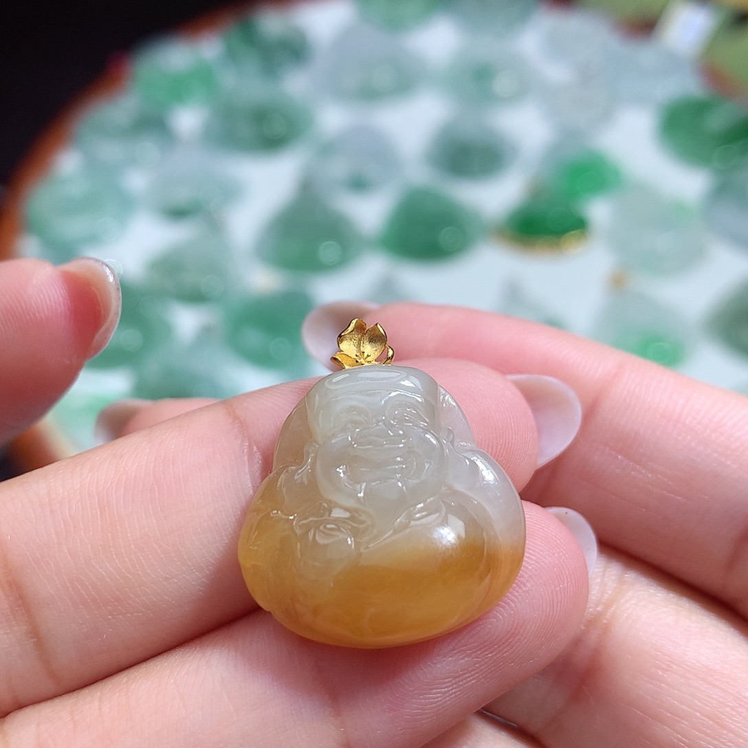 翡翠未镶嵌颈饰财神
