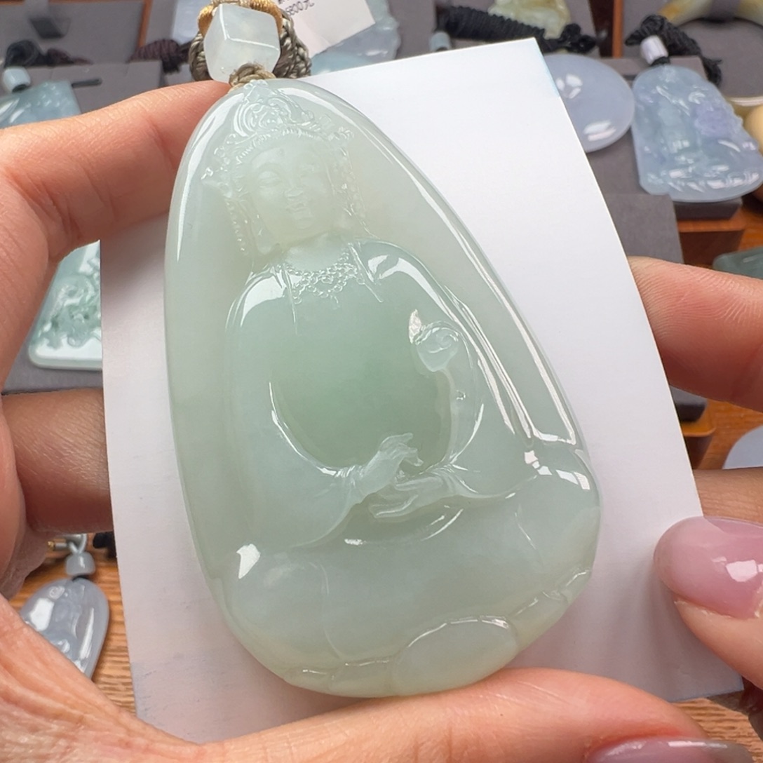 翡翠颈饰未镶嵌静**式缅甸翡翠