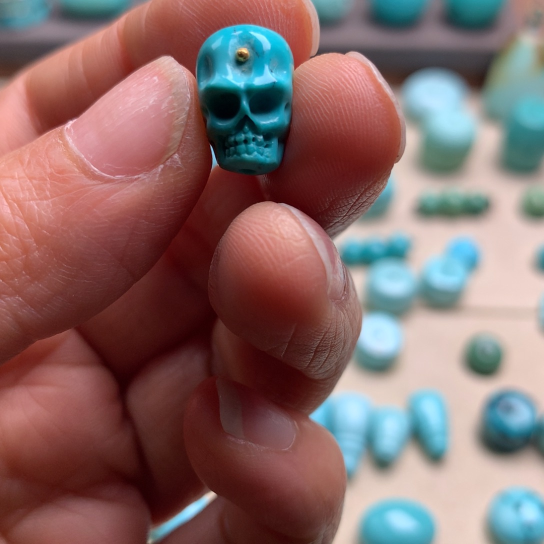 D***绿松石未镶嵌颈饰