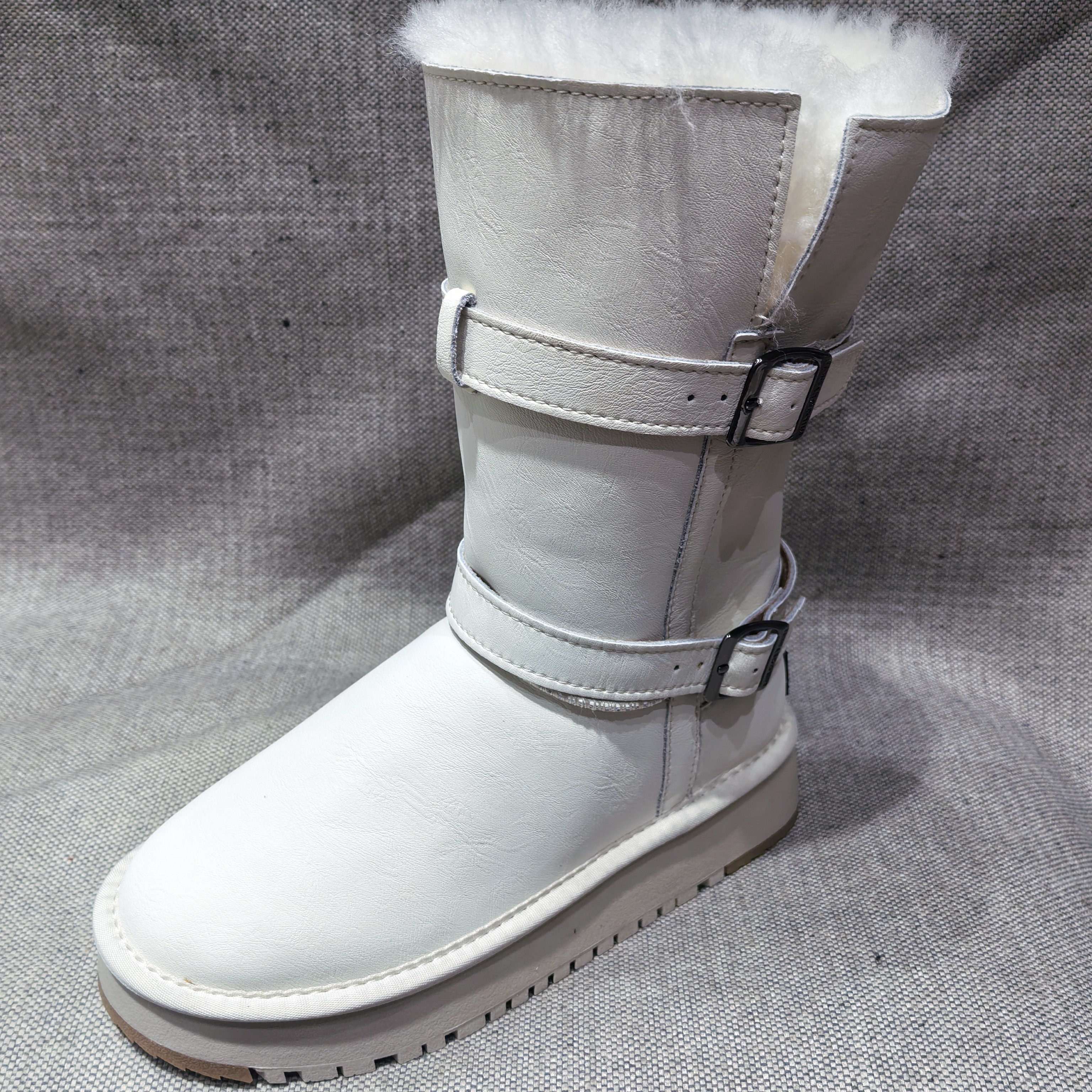 雪地靴时尚纯色羊毛保暖时尚雪地靴欧美风