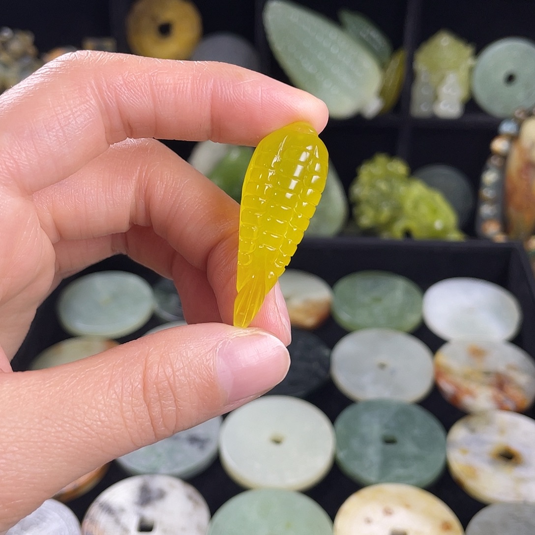 岫玉合金颈饰吊坠