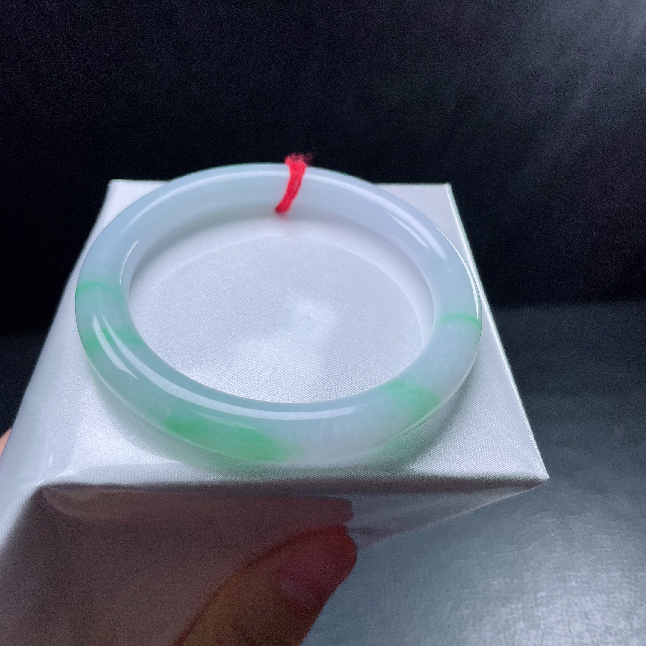 54圈细糯阳绿圆条手镯
