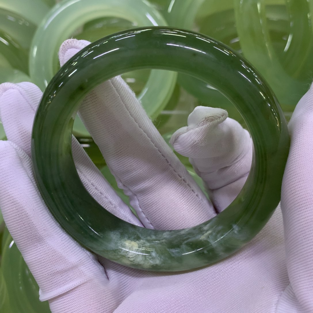 蛇纹石玉手镯未镶嵌