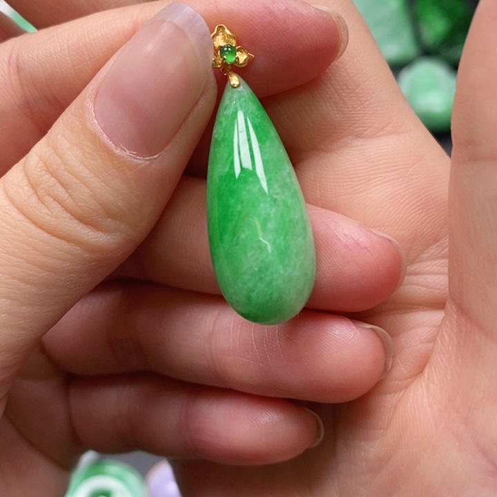 翡翠颈饰未镶嵌吊坠