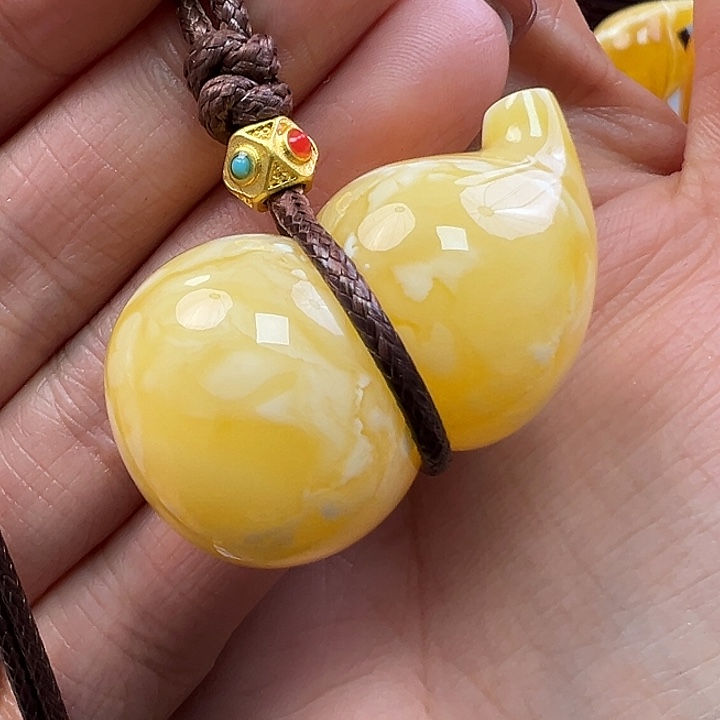 蜜蜡未镶嵌珠宝奇石