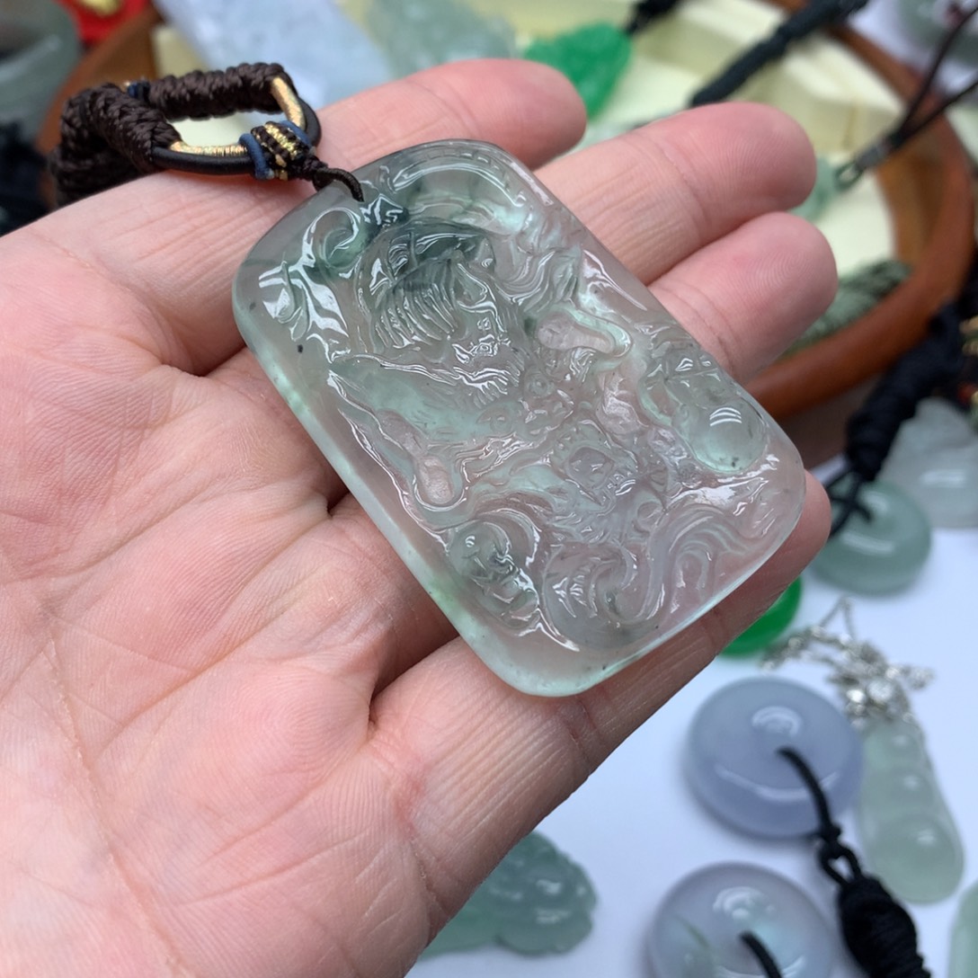 飞***:一物一图，龙牌吊坠