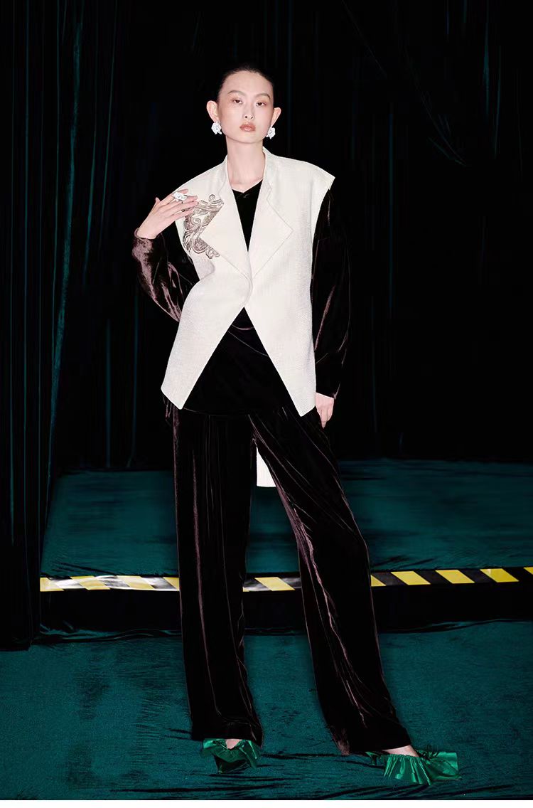 M essential  设计师品牌 千麦编织呢 工坊刺绣 立领偏襟马甲