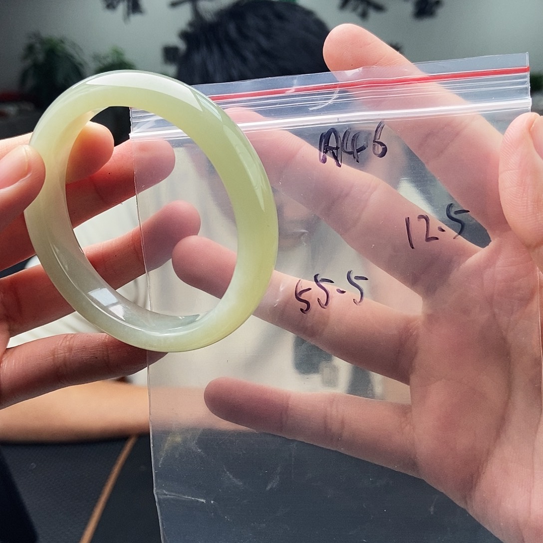 和田玉未镶嵌手镯拍一发一