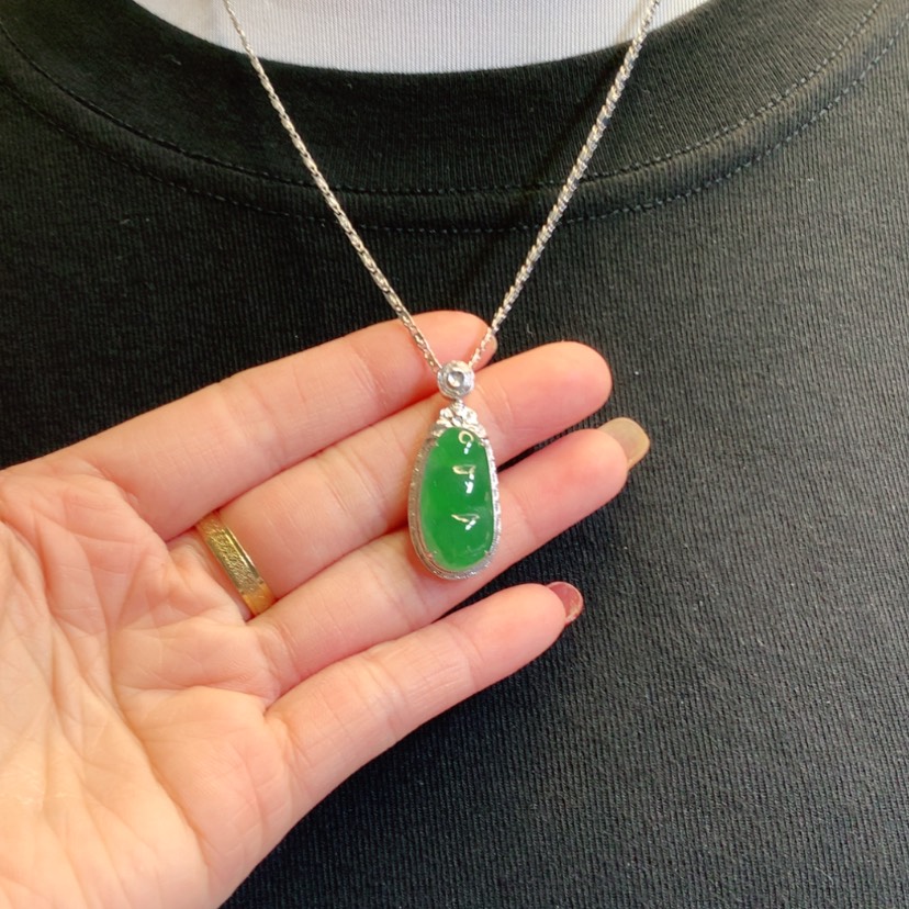 【闪购商品】翡翠吊坠(赠链)18K金镶嵌
