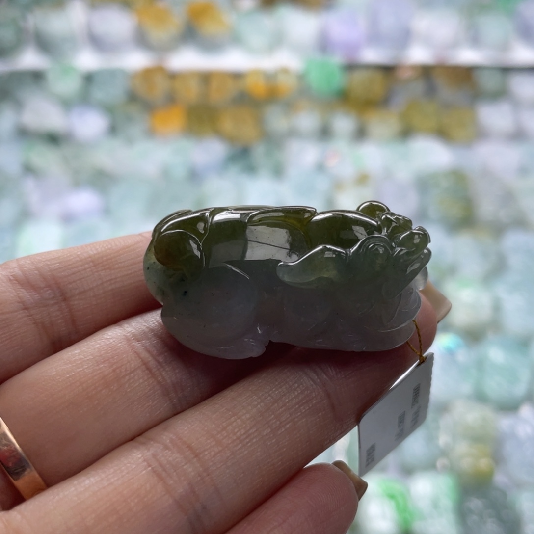 翡翠未镶嵌颈饰貔貅