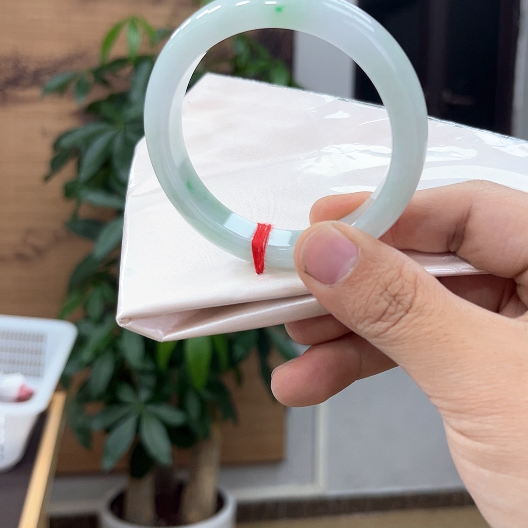 翡翠未镶嵌手镯翡翠