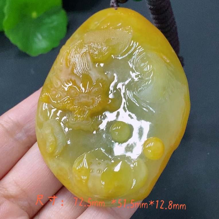 缅甸翡翠A货老坑黄翡精雕霸气龙牌