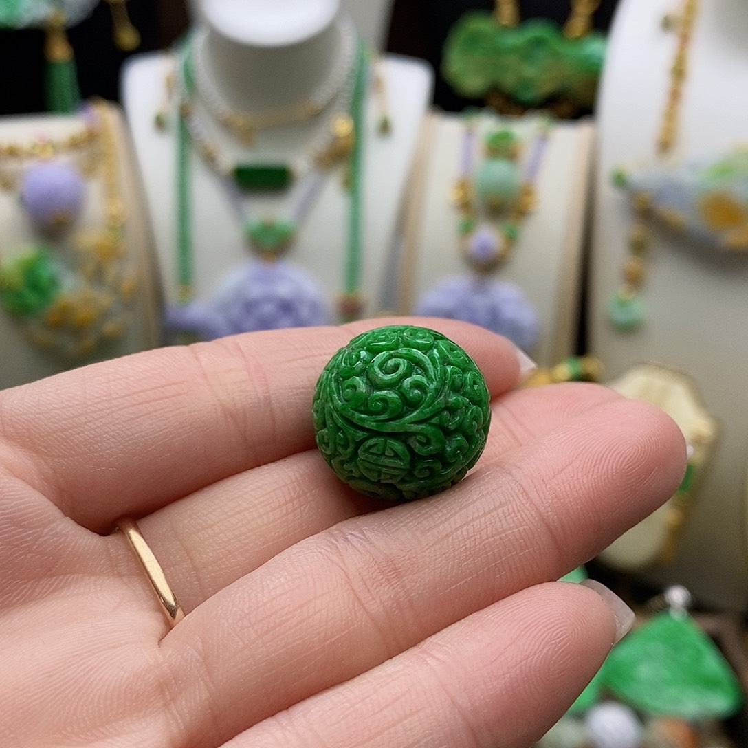 翡翠颈饰未镶嵌天然