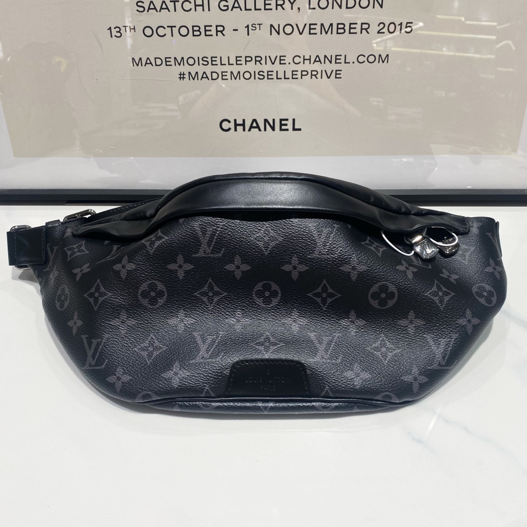 99新 LouisVuitton/路易威登 discovery男士黑武士胸包（12883）