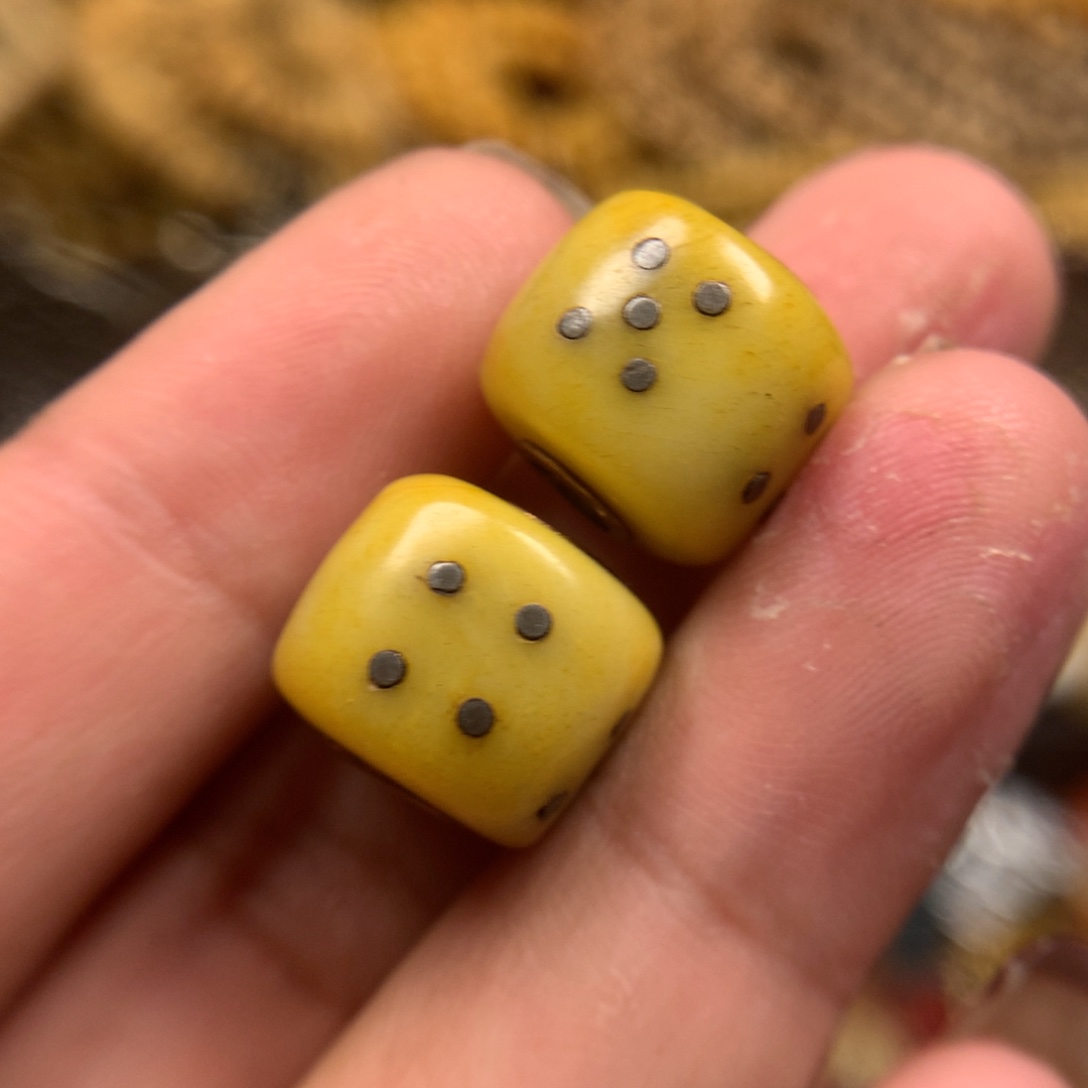 泥塑娘啦擦擦骰子